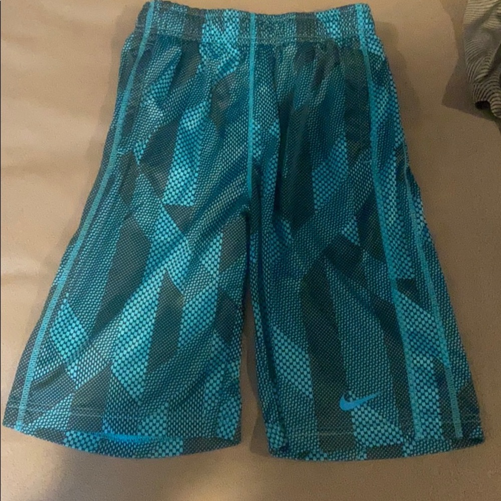 Nike shorts size boys large